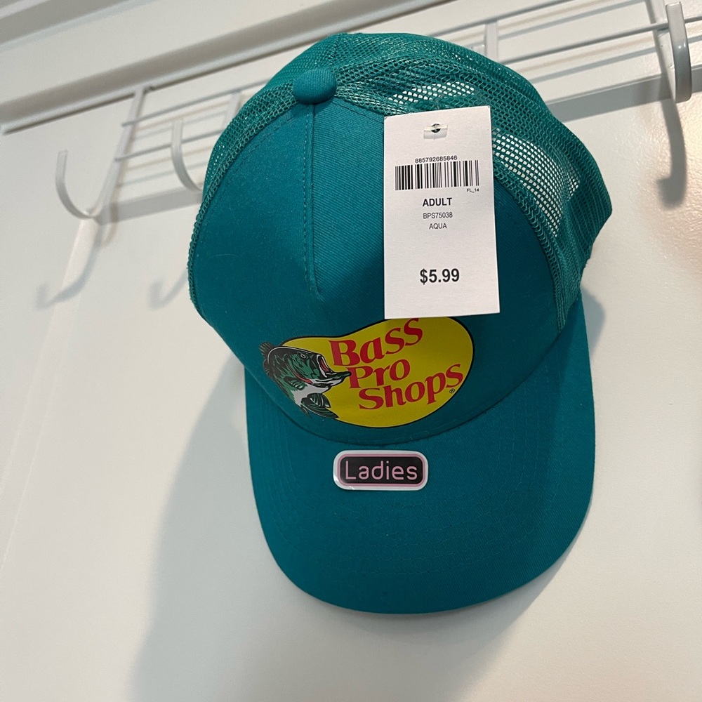 Women’s Bass Pro Shops trucker hat